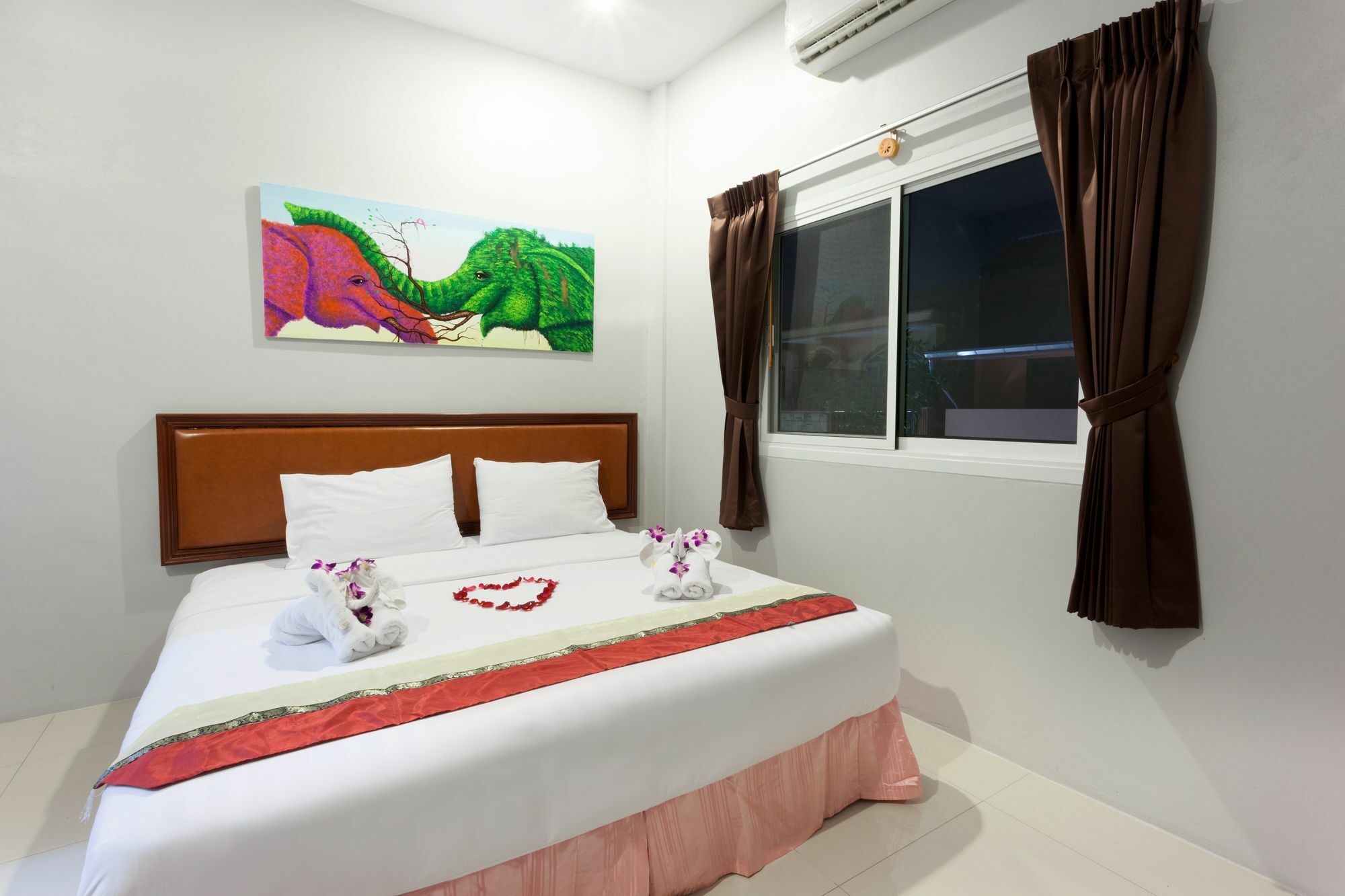 Freedom Hotel Patong Ngoại thất bức ảnh